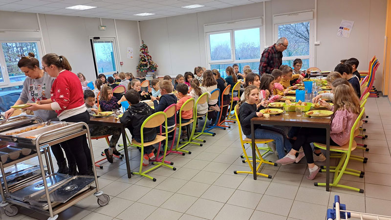 Repas de Noel à l'Ecole Michel Pignol.